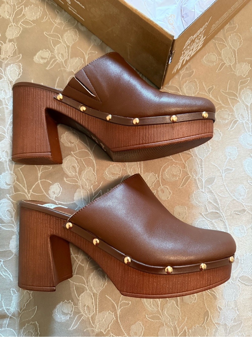 Rag & Co,  Benji brown leather women’s clogs,  
size 7.5,  excellent condition